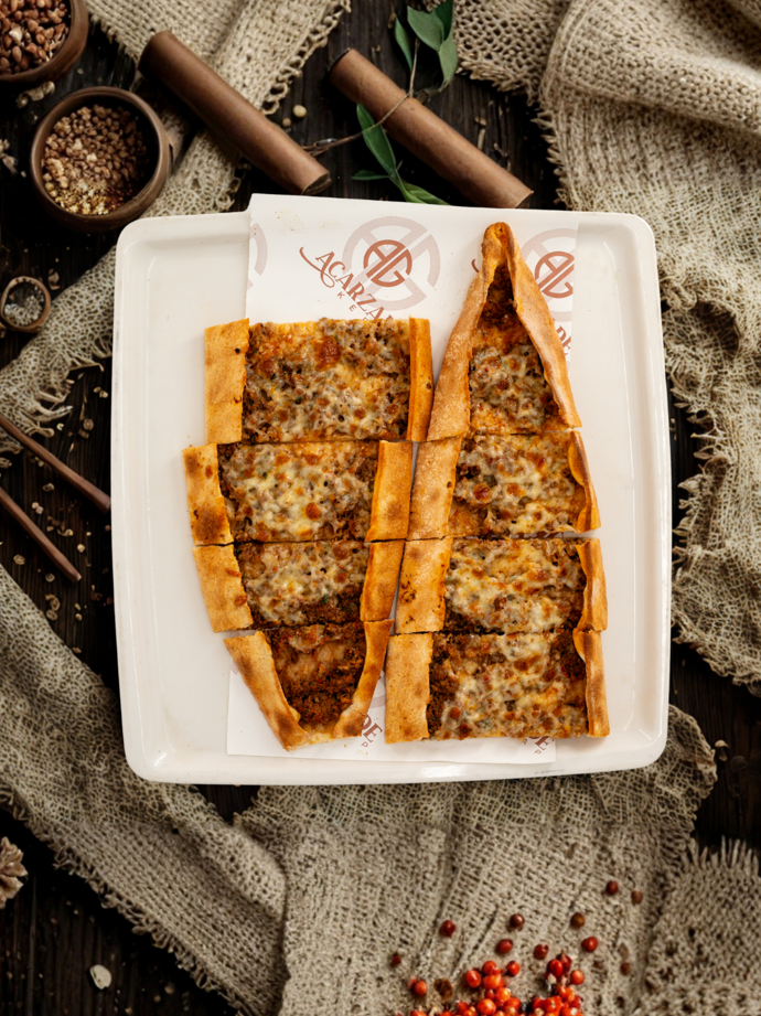 Kıymalı Kaşarlı Pide