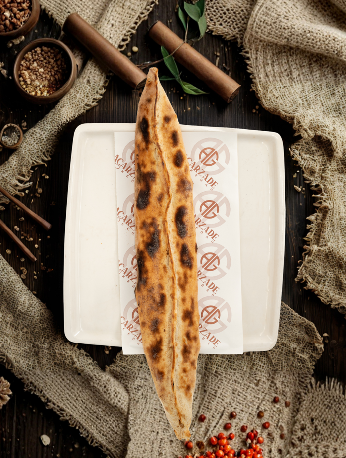 Ekşi Mayalı Kapalı Kıymalı Pide